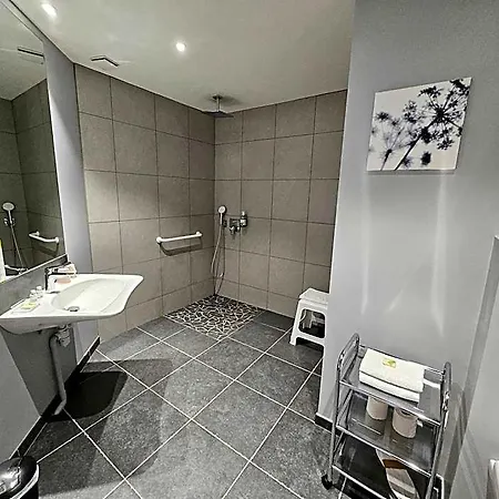 Le Castelet Sancy - Jardin & Hotel 3*