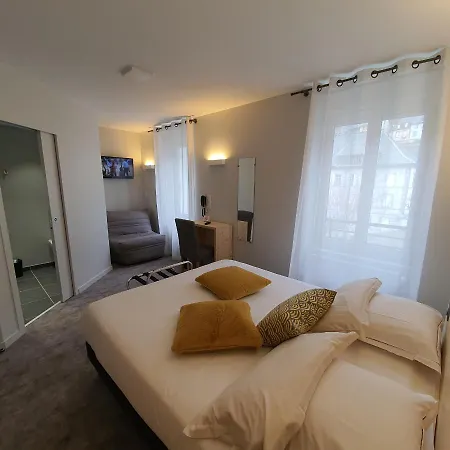 Le Castelet Sancy - Jardin & 3*