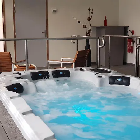 Le Castelet Sancy - Jardin & Hotel