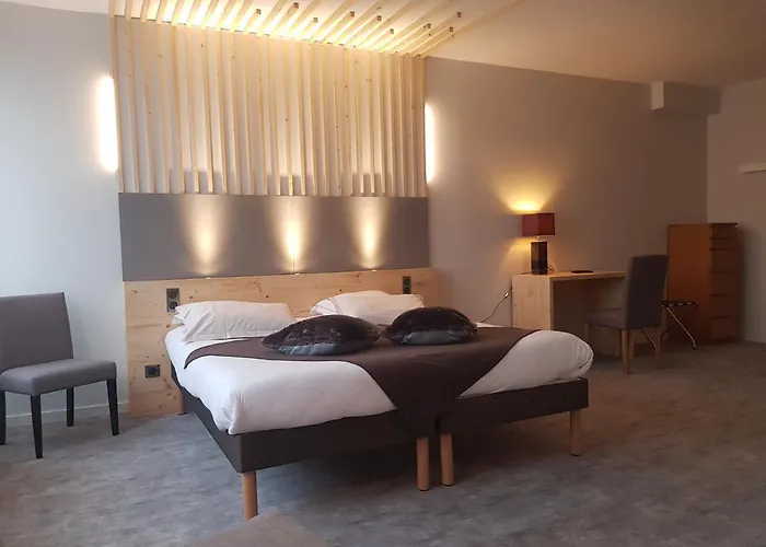 Отель Le Castelet 3*