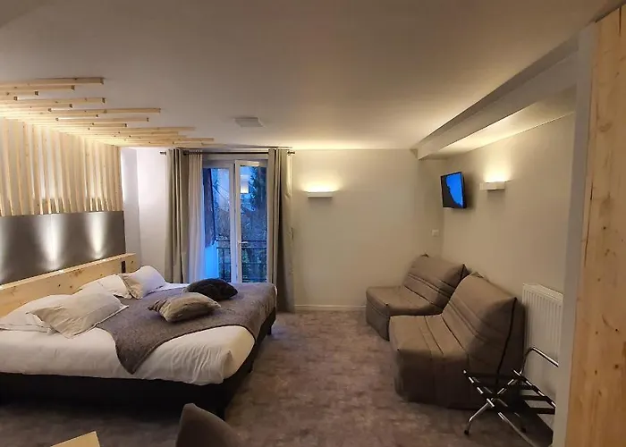 Отель Le Castelet Ле-Мон-Дор